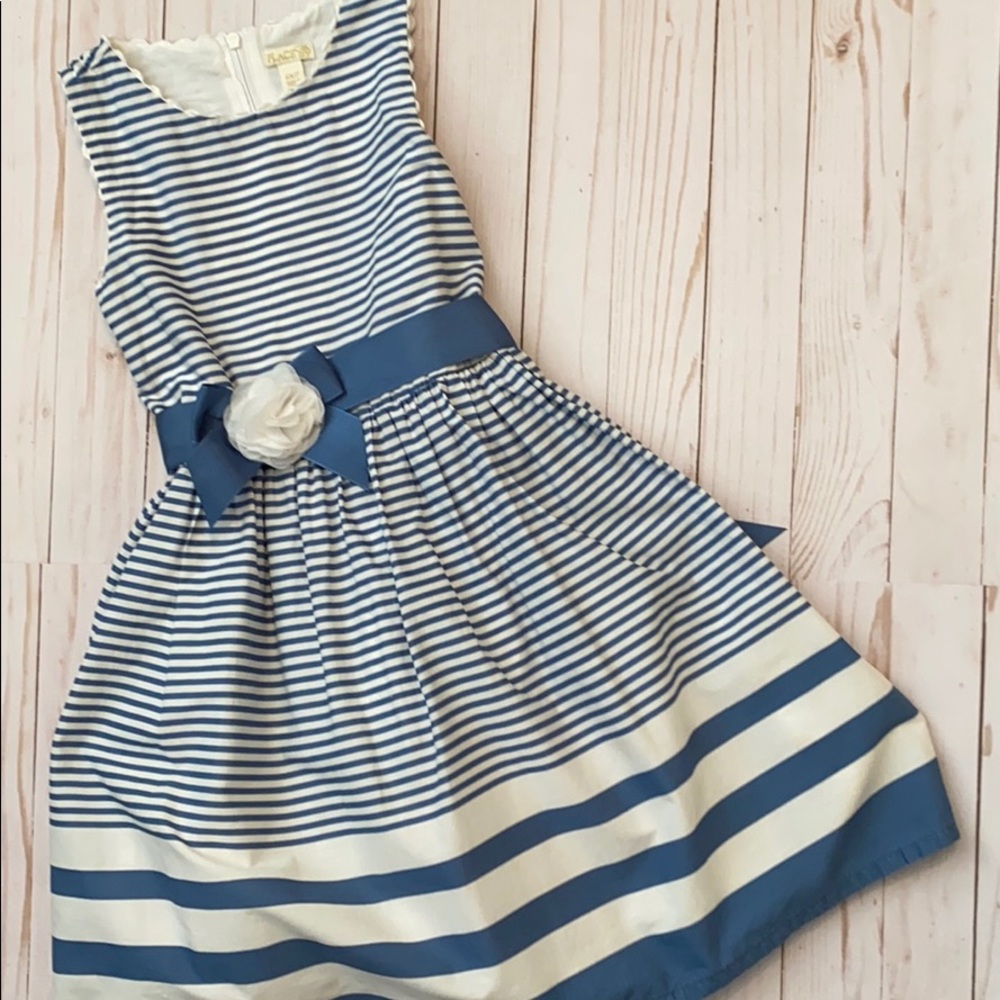 Girls lovely summer dress